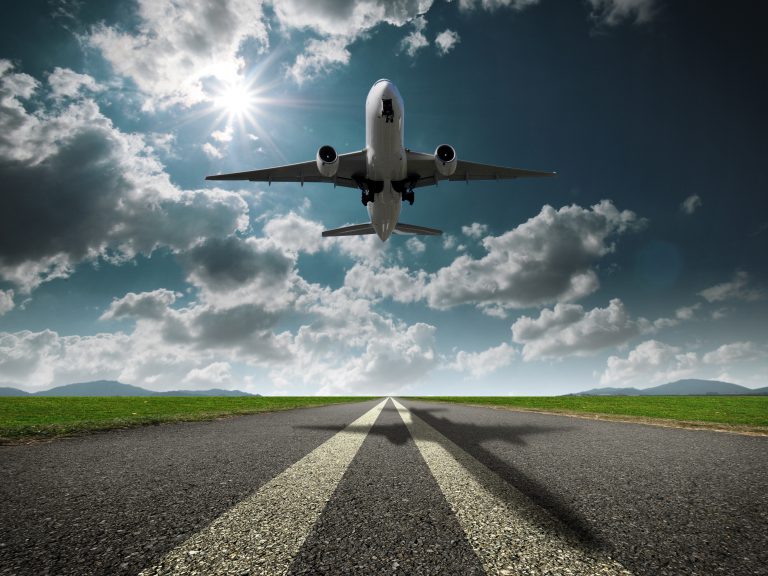 Avion au décollage École d